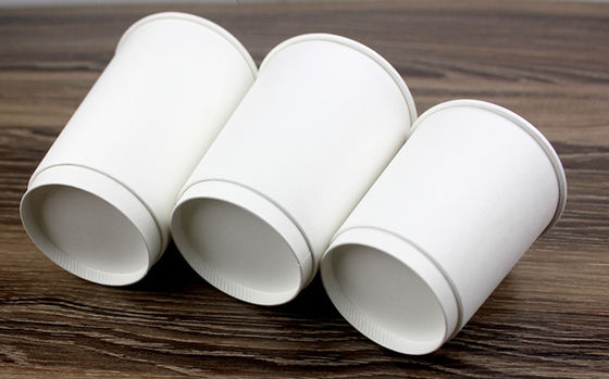 La coutume jetable creuse de traiteur de tasses de papier a imprimé les tasses de café de papier